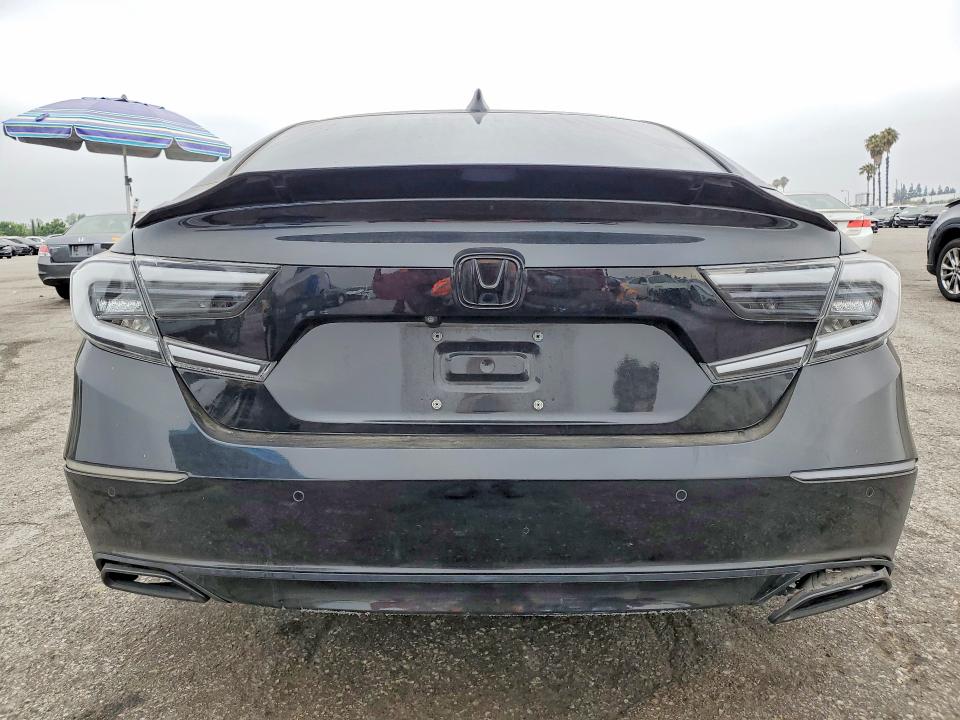 58809366 :رقم المزاد ، 1HGCV2F95JA000928 vin ، 2018 Honda Accord مزاد بيع