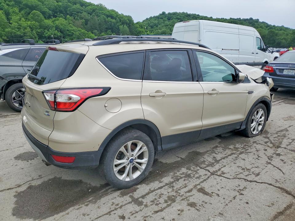57211526 :رقم المزاد ، 1FMCU9GD2JUA40424 vin ، 2018 Ford Escape مزاد بيع