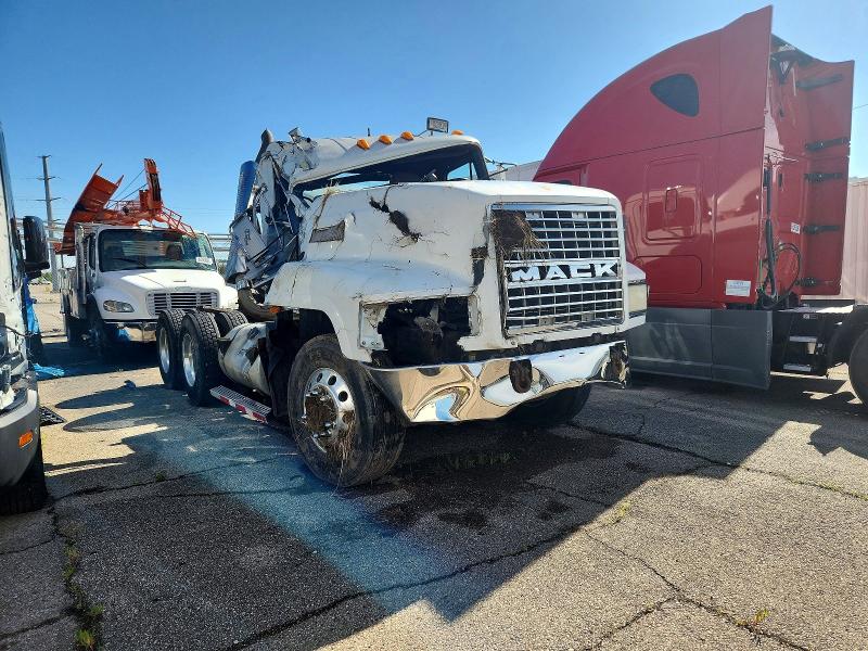 55353466 :رقم المزاد ، 1M1AA13Y5TW057630 vin ، 1996 Mack 600 مزاد بيع