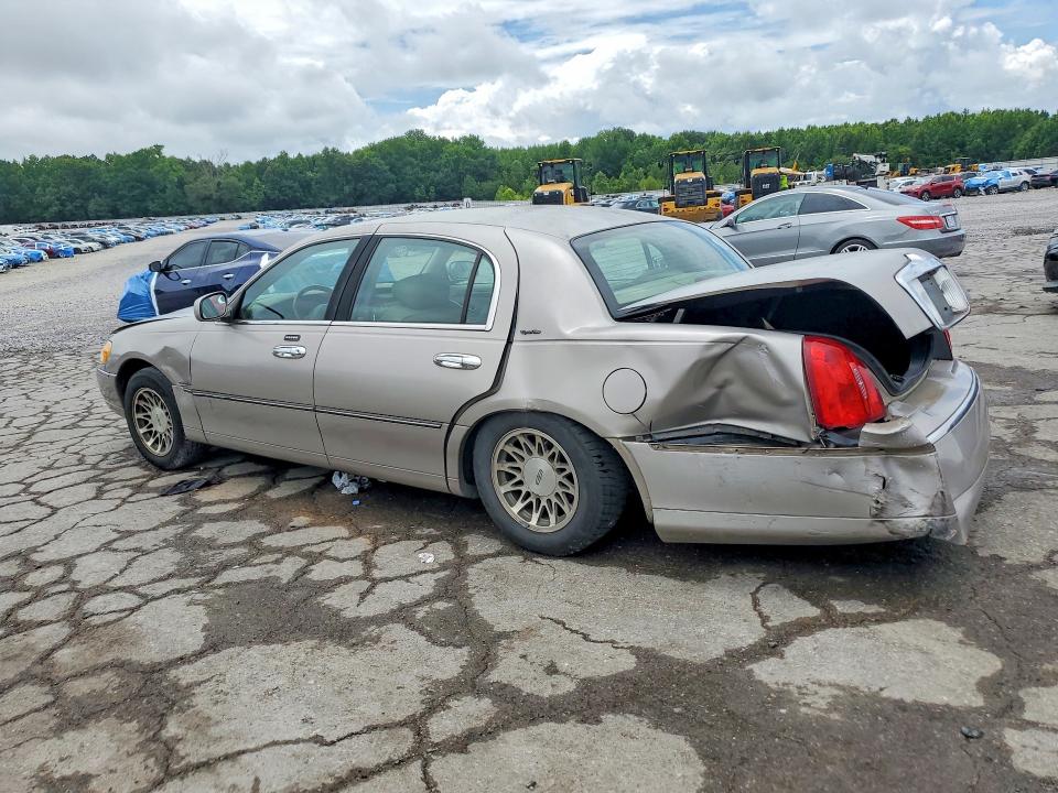Aukcja sprzedaży 2002 Lincoln Town Car, vin: 1LNHM82W42Y611866, numer aukcji: 57328346