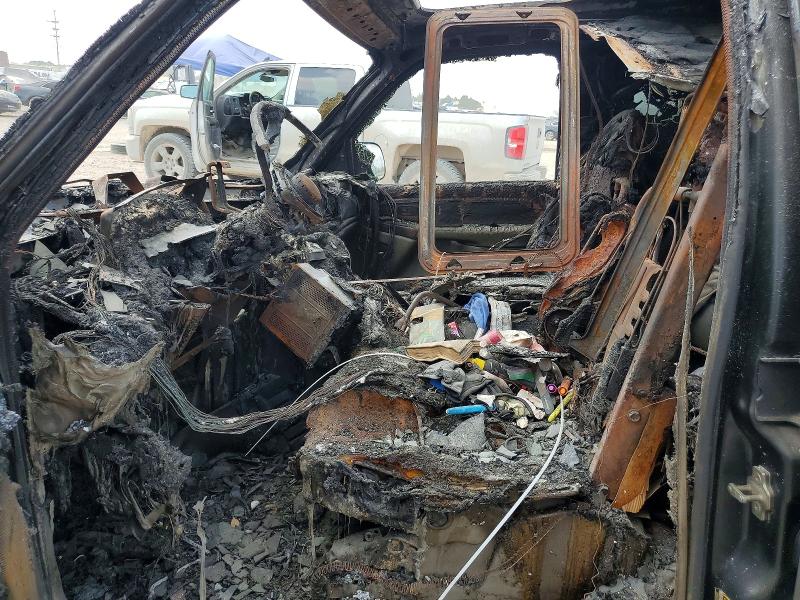77250785 :رقم المزاد ، 1GNEC13T85R180279 vin ، 2005 Chevrolet Tahoe مزاد بيع
