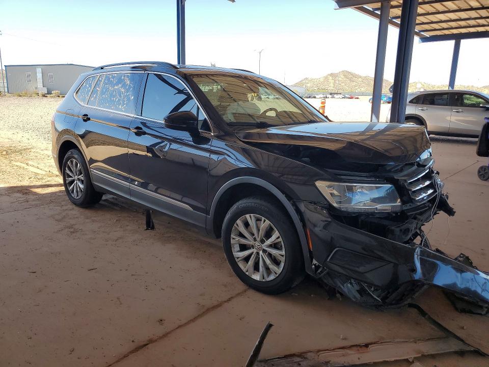 56421566 :رقم المزاد ، 3VV2B7AX7JM172405 vin ، 2018 Volkswagen Tiguan مزاد بيع