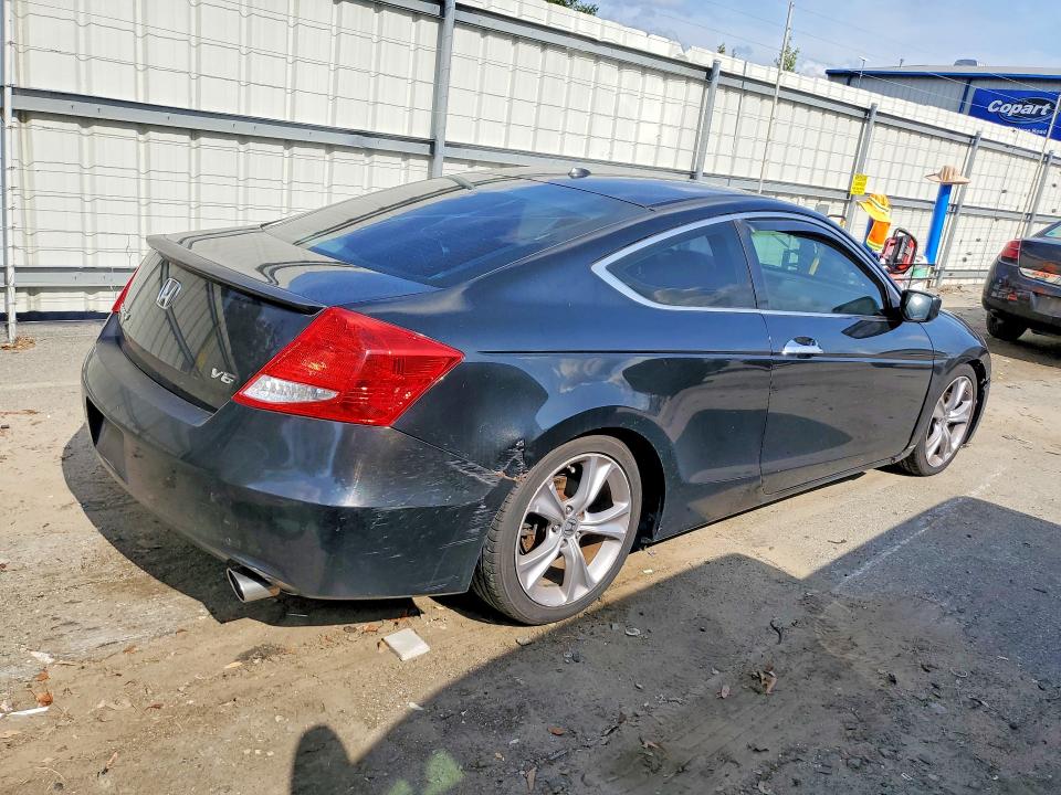 58621476 :رقم المزاد ، 1HGCS2B84BA005271 vin ، 2011 Honda Accord مزاد بيع