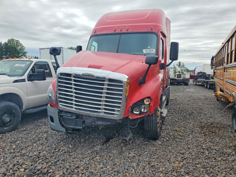 Продаж на аукціоні авто 2015 Freightliner Cascadia, vin: 3AKJGLD56FSGH7385, номер лоту: 54250096