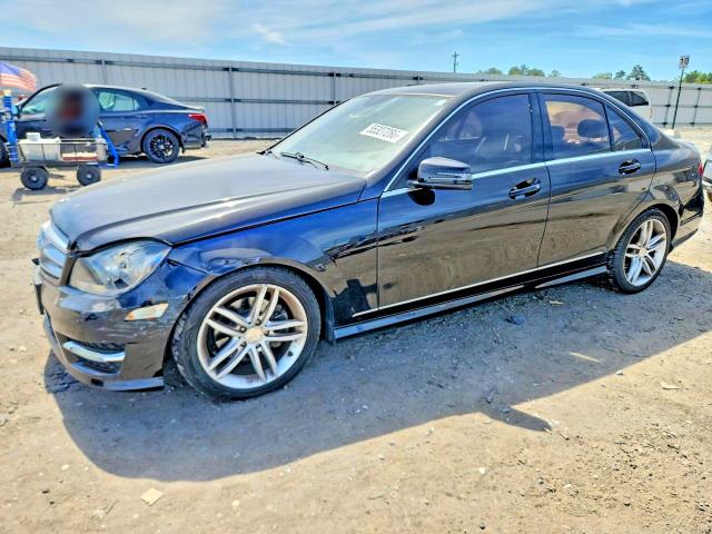 Продаж на аукціоні авто 2012 Mercedes-benz C, vin: WDDGF8BB7CR201443, номер лоту: 55327286