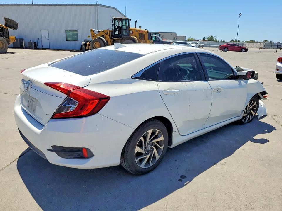 56829966 :رقم المزاد ، 2HGFC2F7XHH576544 vin ، 2017 Honda Civic مزاد بيع