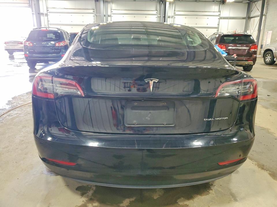 57881186 :رقم المزاد ، 5YJ3E1EB3JF186697 vin ، 2018 Tesla Model 3 مزاد بيع