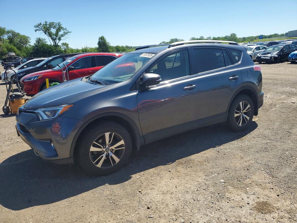 57672926 :رقم المزاد ، JTMRFREV7JD235584 vin ، 2018 Toyota Rav4 مزاد بيع