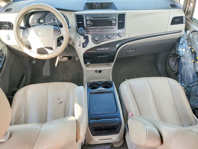 57754616 :رقم المزاد ، 5TDKK3DC4BS005968 vin ، 2011 Toyota Sienna مزاد بيع