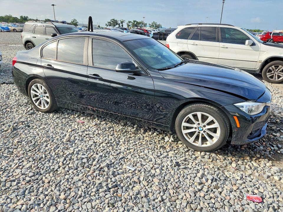 55709796 :رقم المزاد ، WBA8A9C5XJAH14726 vin ، 2018 Bmw 320 مزاد بيع