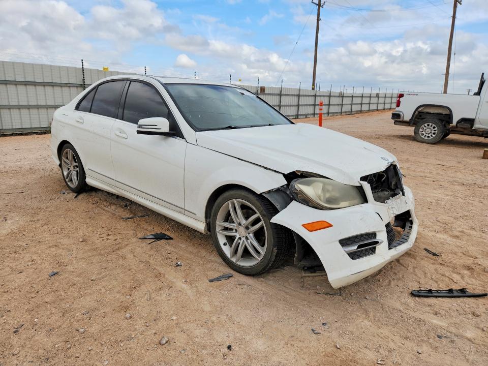 57161366 :رقم المزاد ، WDDGF4HB8ER313199 vin ، 2014 Mercedes-benz C مزاد بيع