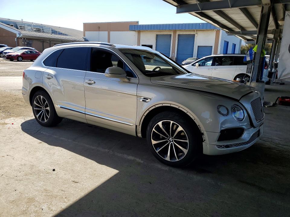Продажа на аукционе авто 2018 Bentley Bentayga, vin: SJAAC4ZV4JC018083, номер лота: 63732416