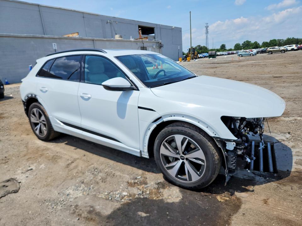 57258886 :رقم المزاد ، WA14AAGE9RB054964 vin ، 2024 Audi Q8 E-tron مزاد بيع