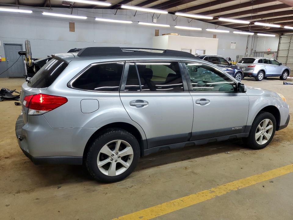 55554386 :رقم المزاد ، 4S4BRCDC8E3305669 vin ، 2014 Subaru Outback مزاد بيع