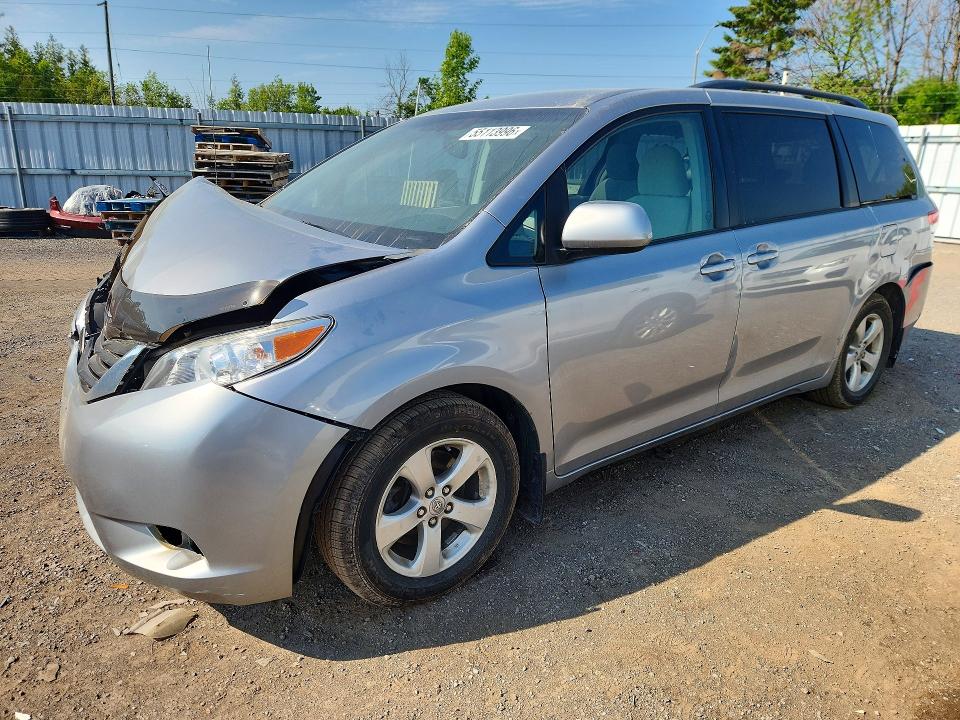 55113996 :رقم المزاد ، 5TDKK3DC7BS095102 vin ، 2011 Toyota Sienna مزاد بيع