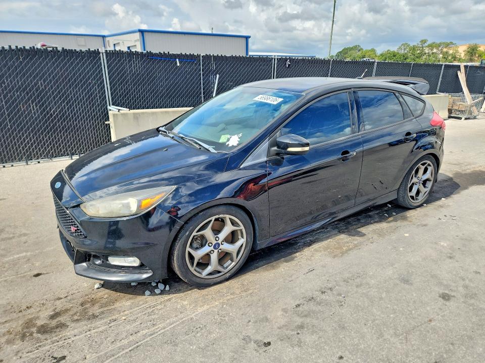 56986106 :رقم المزاد ، 1FADP3L94HL221447 vin ، 2017 Ford Focus مزاد بيع