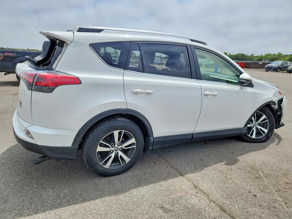 56765136 :رقم المزاد ، JTMRFREV7HJ106627 vin ، 2017 Toyota Rav4 مزاد بيع