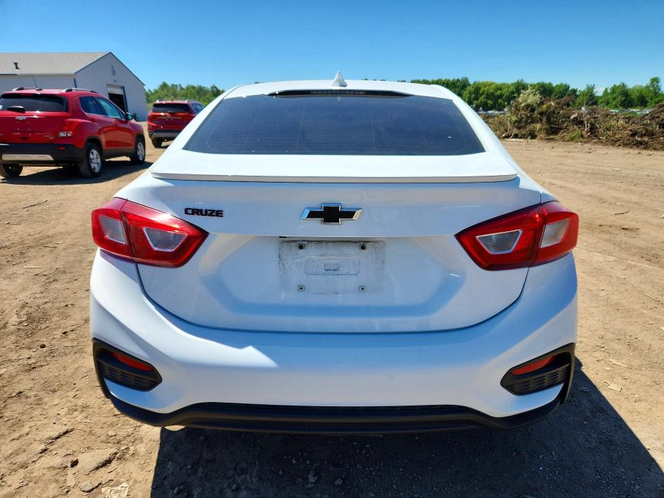 Продаж на аукціоні авто 2018 Chevrolet Cruze, vin: 1G1BE5SM2J7182664, номер лоту: 58696066