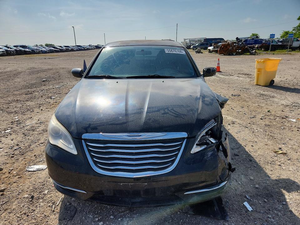 55876166 :رقم المزاد ، 1C3BC4FB6BN618563 vin ، 2011 Chrysler 200 مزاد بيع