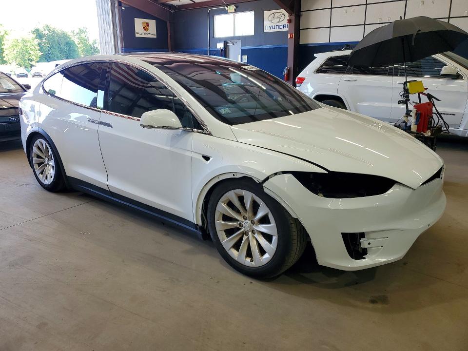 Продажа на аукционе авто 2016 Tesla Model X, vin: 5YJXCBE2XGF027827, номер лота: 56843366