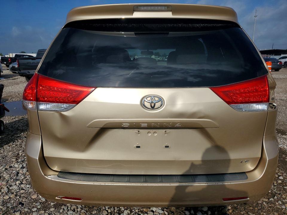 57754616 :رقم المزاد ، 5TDKK3DC4BS005968 vin ، 2011 Toyota Sienna مزاد بيع