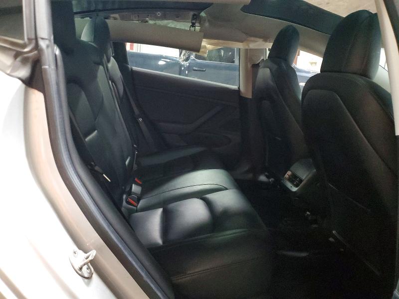 58030936 :رقم المزاد ، 5YJ3E1EB4JF091114 vin ، 2018 Tesla Model 3 مزاد بيع