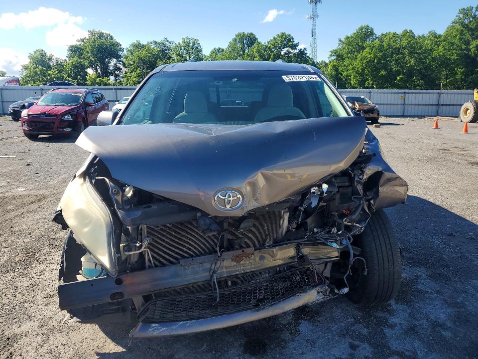 2011 Toyota Sienna მანქანა იყიდება აუქციონზე, vin: 5TDKK3DC3BS106810, აუქციონის ნომერი: 57032186