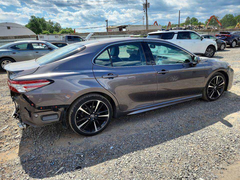 2018 Toyota Camry მანქანა იყიდება აუქციონზე, vin: 4T1B61HK9JU135244, აუქციონის ნომერი: 57814456