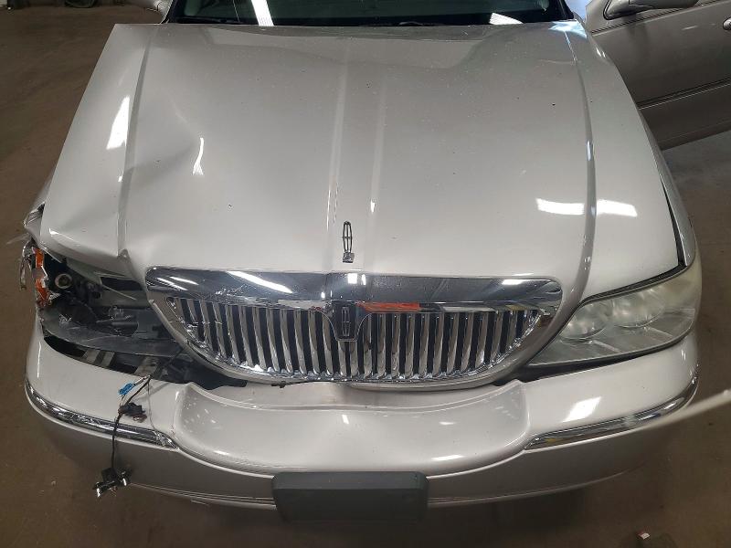 Продаж на аукціоні авто 2004 Lincoln Town Car, vin: 1LNHM83W34Y615599, номер лоту: 55376266