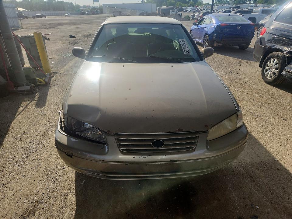56104846 :رقم المزاد ، 4T1BG22K4XU519954 vin ، 1999 Toyota Camry مزاد بيع
