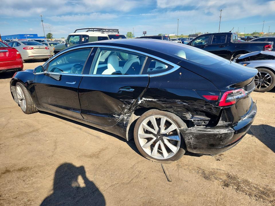 57876806 :رقم المزاد ، 5YJ3E1EB0JF135058 vin ، 2018 Tesla Model 3 مزاد بيع