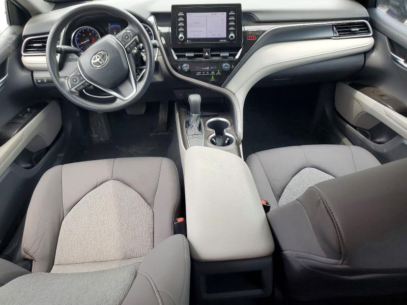58379436 :رقم المزاد ، 4T1C11AK3NU697465 vin ، 2022 Toyota Camry مزاد بيع