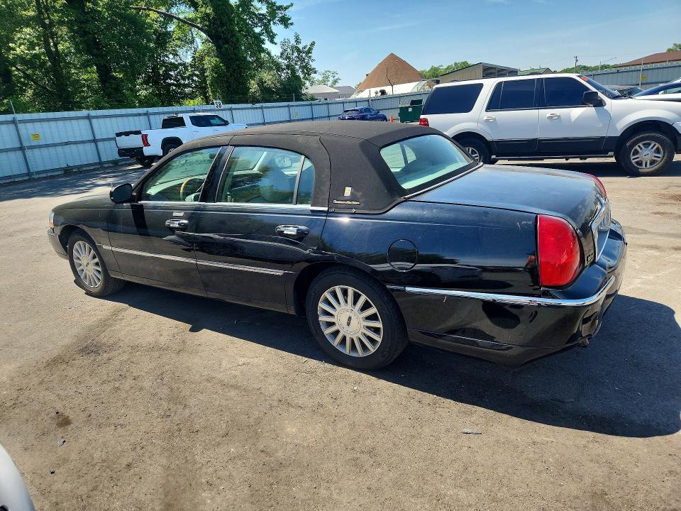 55850236 :رقم المزاد ، 1LNHM83W94Y616241 vin ، 2004 Lincoln Town Car مزاد بيع