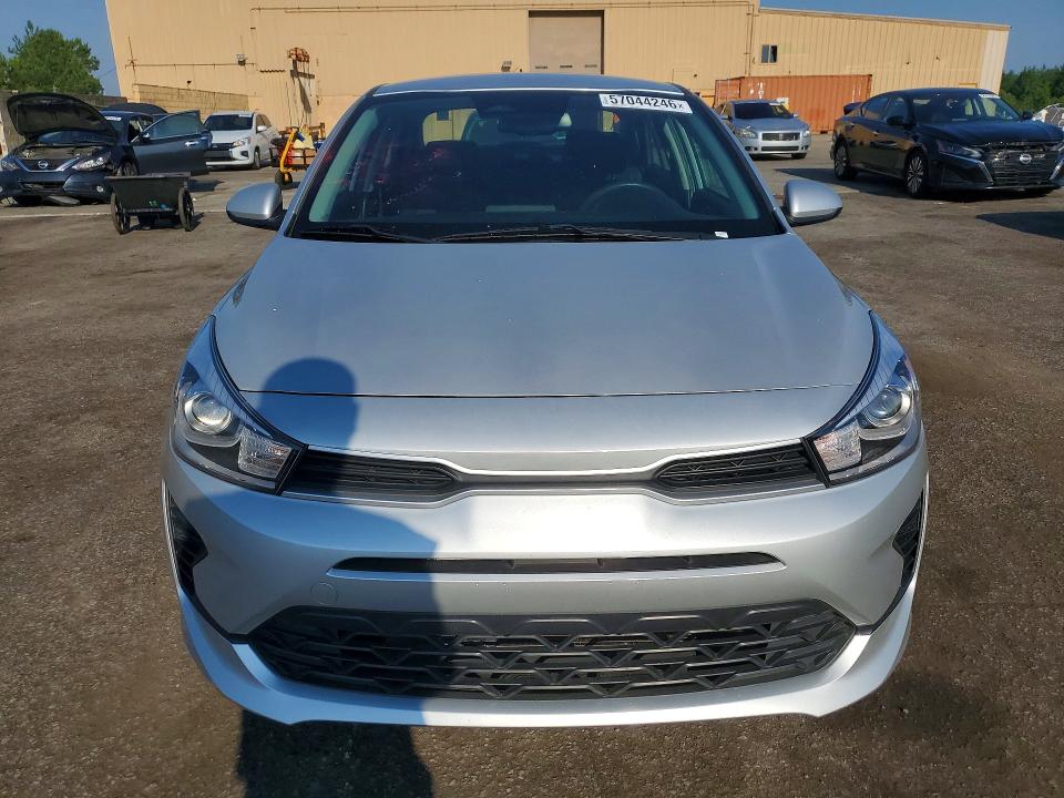 2022 Kia Rio მანქანა იყიდება აუქციონზე, vin: 3KPA24AD5NE433092, აუქციონის ნომერი: 57044246