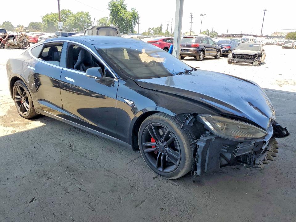 58910786 :رقم المزاد ، 5YJSA1H40FF086875 vin ، 2015 Tesla Model S مزاد بيع