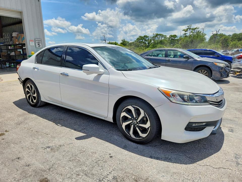 Продажа на аукционе авто 2016 Honda Accord, vin: 1HGCR3F0XGA016157, номер лота: 57310986