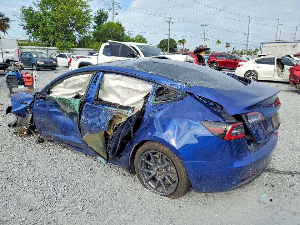 58034766 :رقم المزاد ، 5YJ3E1EB5NF115409 vin ، 2022 Tesla Model 3 مزاد بيع