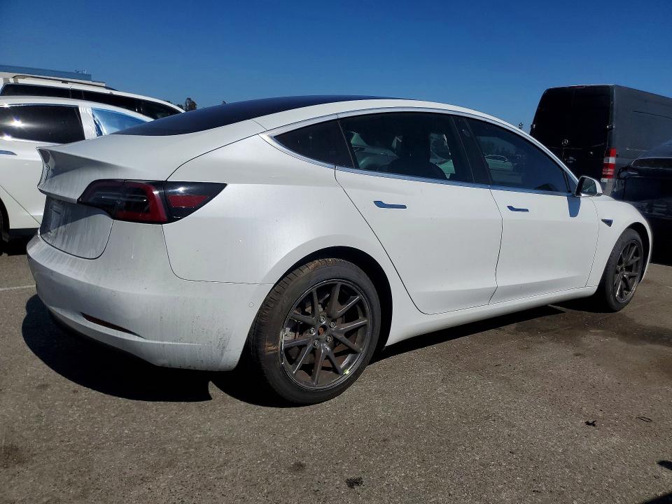 Продажа на аукционе авто 2018 Tesla Model 3, vin: 5YJ3E1EA3JF017416, номер лота: 56549226