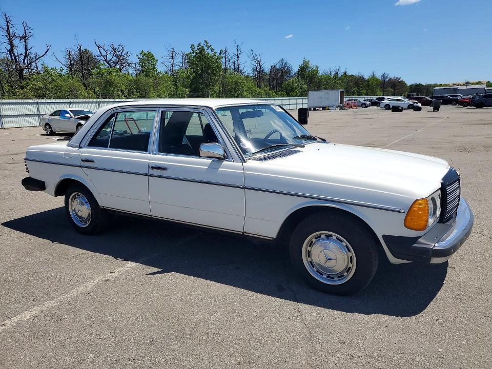 56046706 :رقم المزاد ، WDBAB23A3DB403204 vin ، 1983 Mercedes-benz 240 مزاد بيع