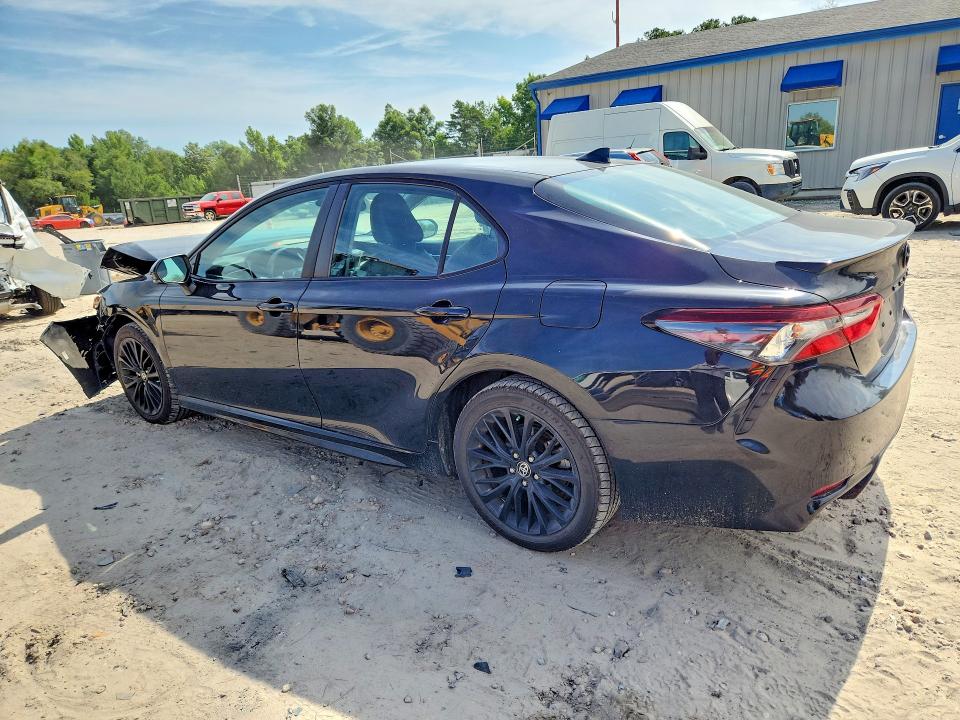55979866 :رقم المزاد ، 4T1T11AK9MU486611 vin ، 2021 Toyota Camry مزاد بيع