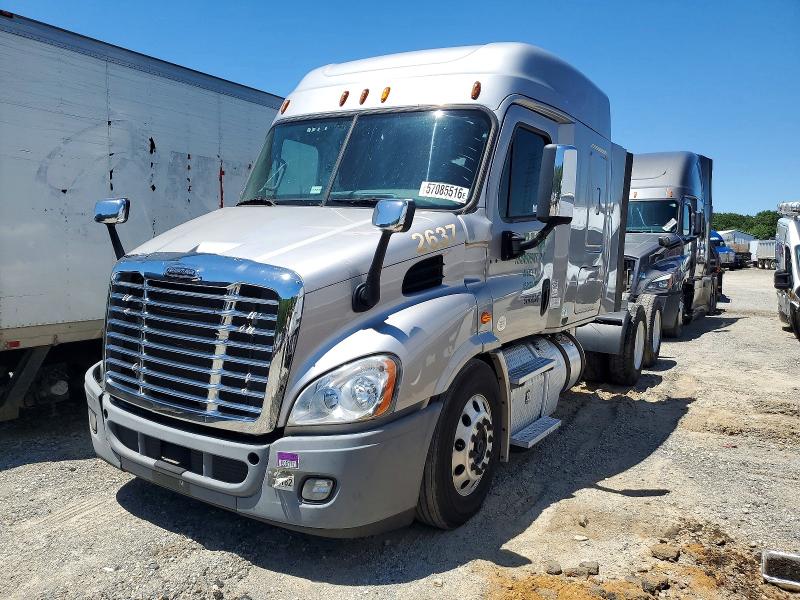 Продажа на аукционе авто 2015 Freightliner Cascadia, vin: 3AKJGHDV5FSGH4328, номер лота: 57085516