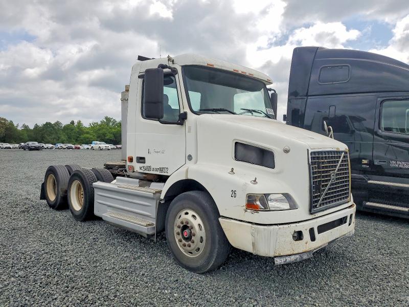 2007 Volvo Vn მანქანა იყიდება აუქციონზე, vin: 4V4MC9GHX7N463595, აუქციონის ნომერი: 56942526