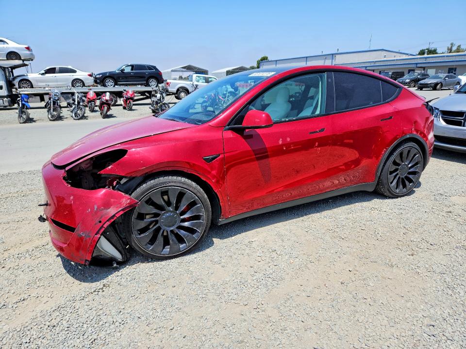 56101276 :رقم المزاد ، 7SAYGDEF5NF390141 vin ، 2022 Tesla Model Y مزاد بيع