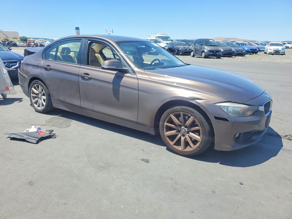 56651466 :رقم المزاد ، WBA3B1C5XEK133832 vin ، 2014 Bmw 320 مزاد بيع