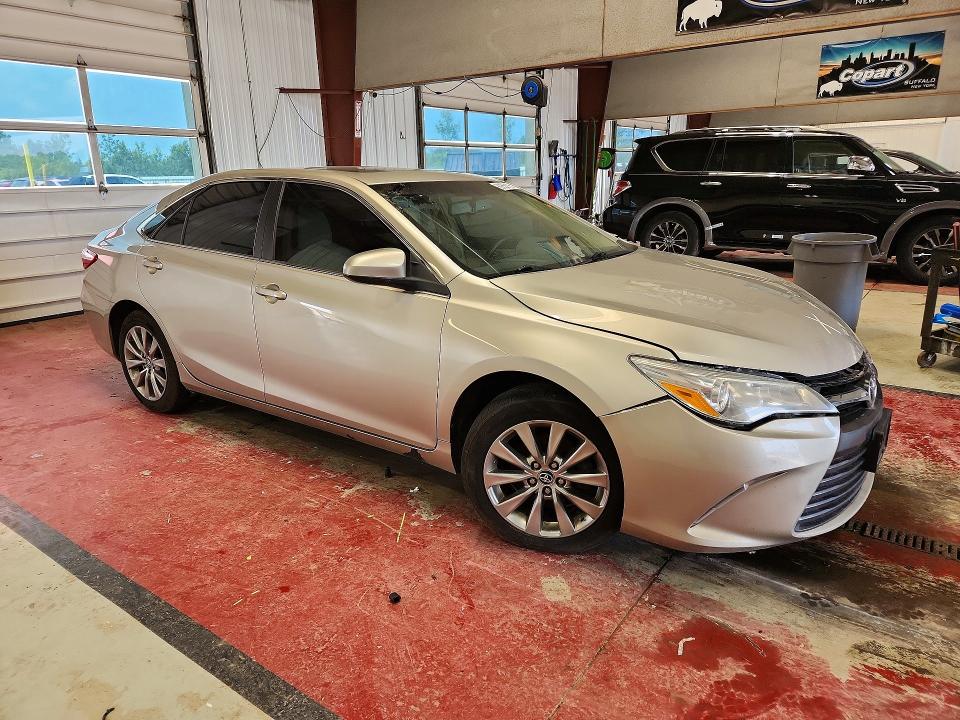 69353195 :رقم المزاد ، 4T1BF1FK3HU672785 vin ، 2017 Toyota Camry مزاد بيع