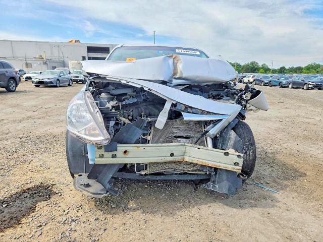 57594506 :رقم المزاد ، 3N1CN7AP0KL868933 vin ، 2019 Nissan Versa مزاد بيع