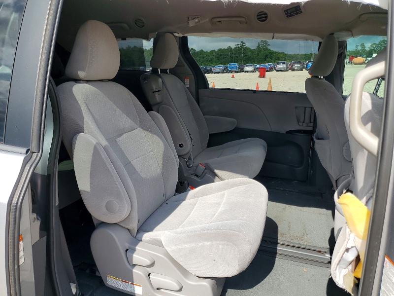 56442076 :رقم المزاد ، 5TDKZ3DC3HS800403 vin ، 2017 Toyota Sienna مزاد بيع