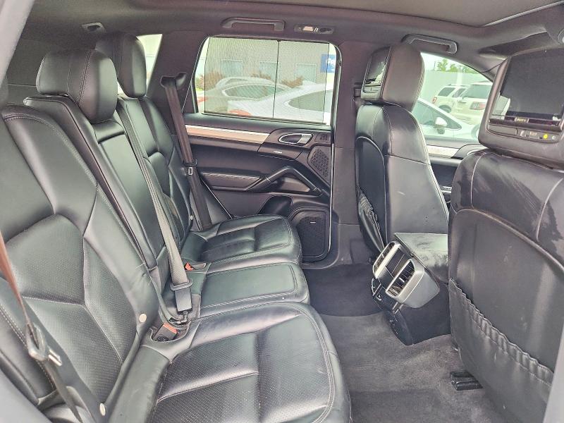55739036 :رقم المزاد ، WP1AE2A24FLA50214 vin ، 2015 Porsche Cayenne مزاد بيع