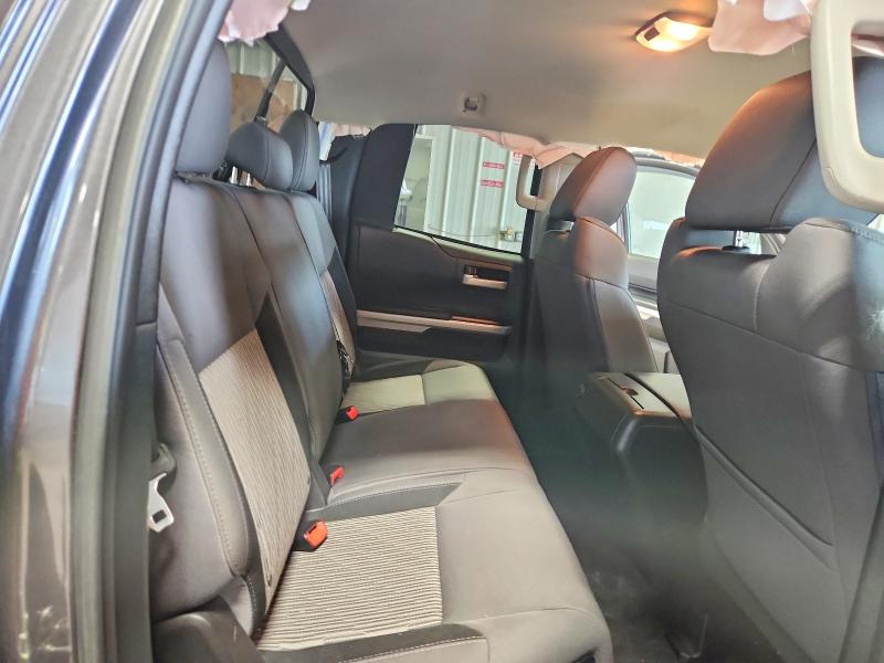 56710886 :رقم المزاد ، 5TFUW5F1XHX587985 vin ، 2017 Toyota Tundra مزاد بيع