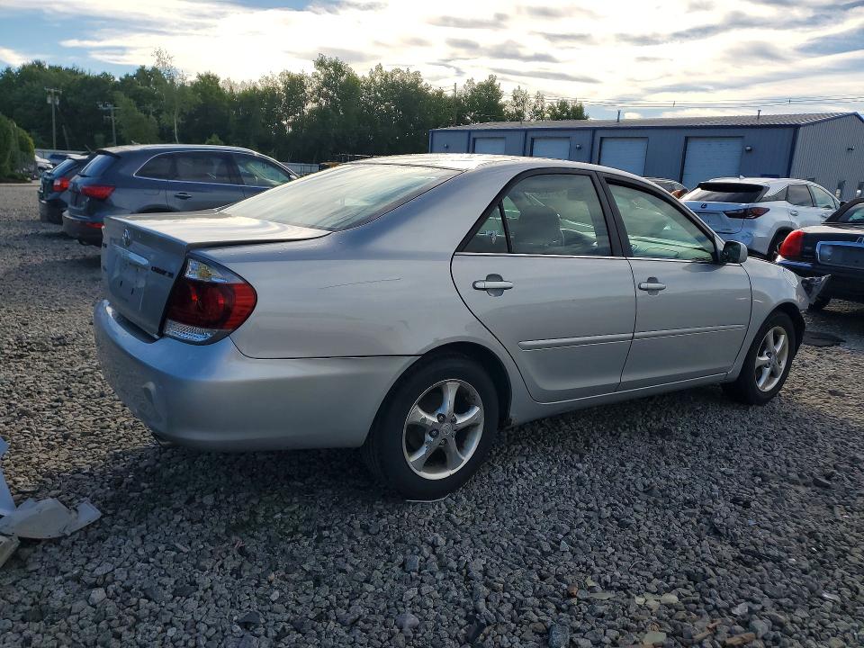 57677886 :رقم المزاد ، 4T1BE32K15U092242 vin ، 2005 Toyota Camry مزاد بيع